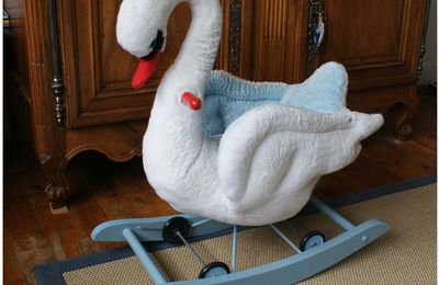 Cygne vintage à bascule ou roulettes : prix en baisse !