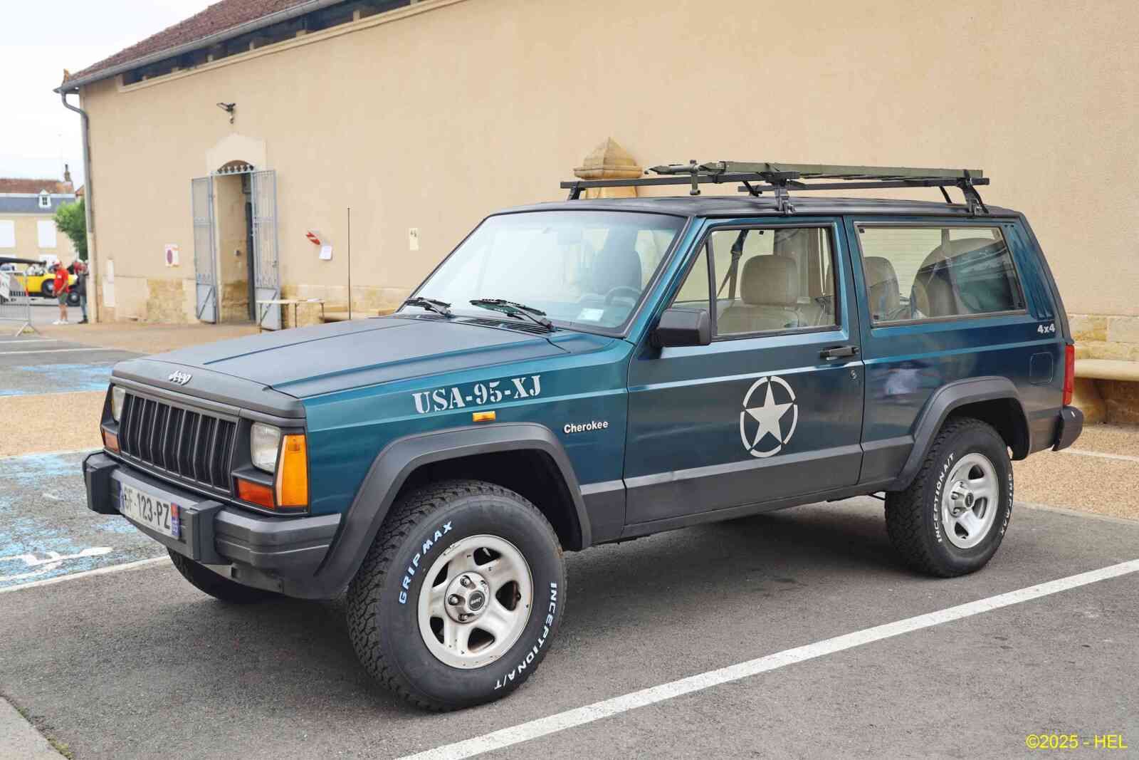 Jeep Cherokee XJ phase I_01 - 1984 [USA] HL_GF