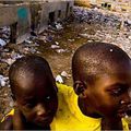 In a Senegalese Slum, a Building Material Both Primitive and Perilous