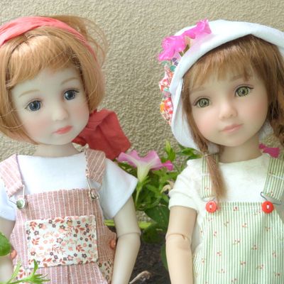 Les grandes au jardin:Kate et Flora et un quatuor en salopettes