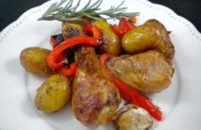 Pilons de poulet au four aux grenailles et poivrons
