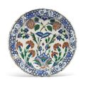 A large Iznik pottery dish, Ottoman Turkey, circa 1590-1600
