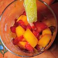 Salade de fraises et mangue à la cardamome et miel à l'aloé véra