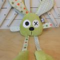 Doudou lapin vert blanc