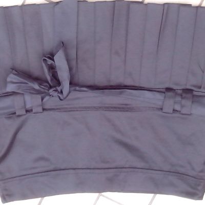 Jupe sexy ecoliere plissée noir santin  de chez Lulumary T3 40/42 - 10 euros mesure 42cm taille longueur 39 cm
