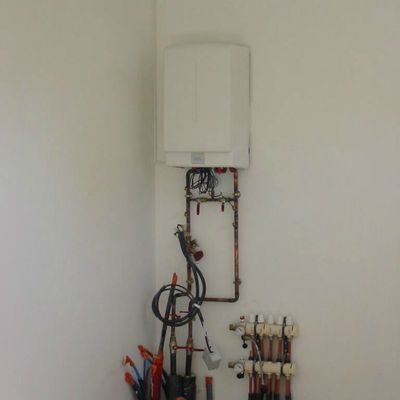 Chaudière, compteur électrique et douche: