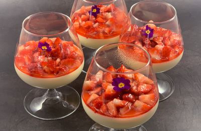 Panna cotta fraises et violette