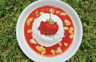 Île flottante à la fraise