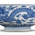 A blue and white 'Dragon' bowl, Kangxi mark and period (1662-1722)