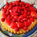 Tarte renversée : fraises, framboises, chocolat blanc