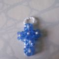 Pendentif croix bleue