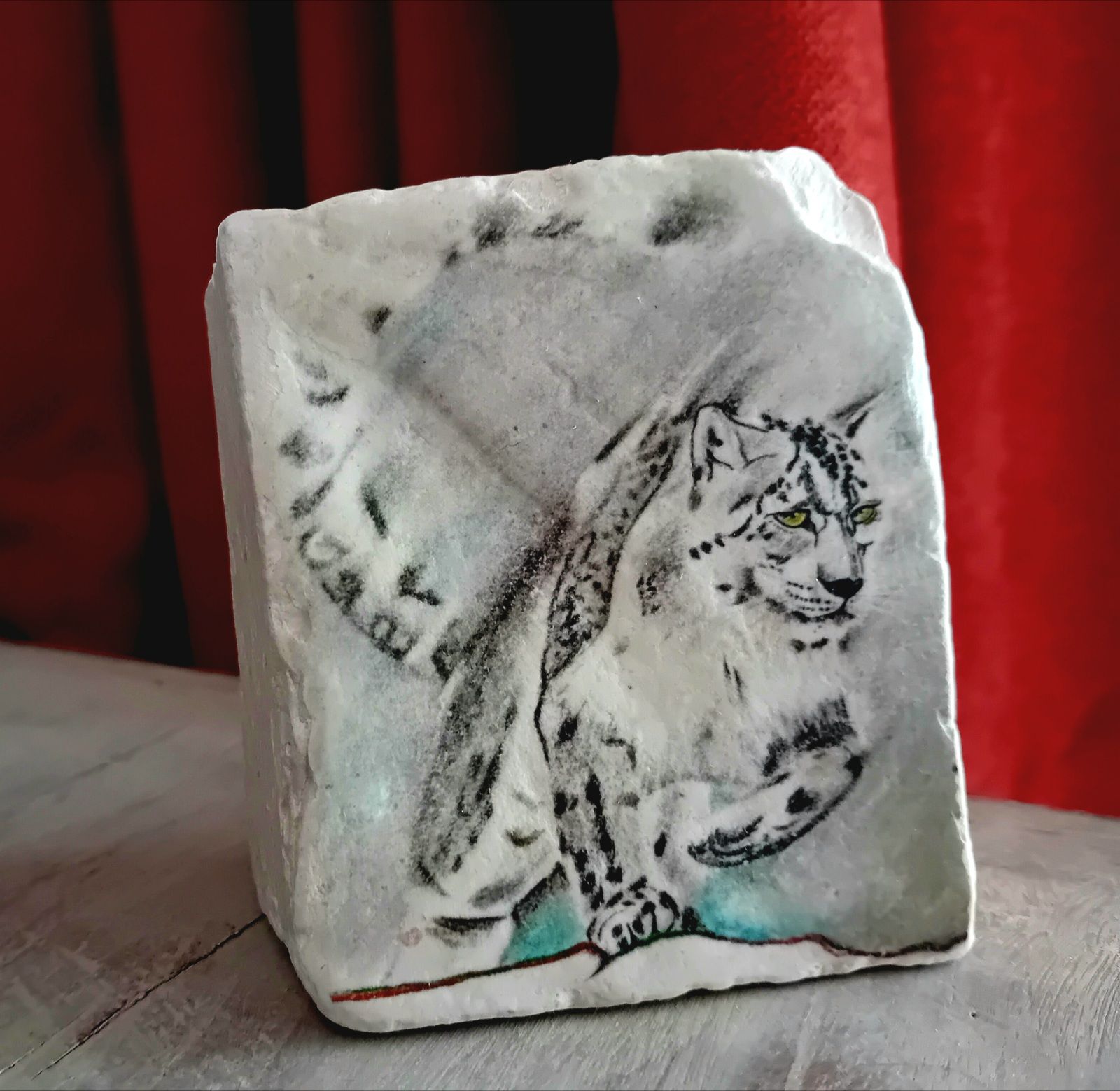 Reproduction d'une œuvre d'art sur pierre calcaire. Ici dessin de panthère. 