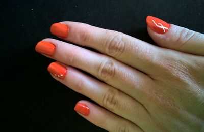 nail art orange et blanc