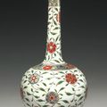 A Famille-Verte bottle vase, Qing dynasty, Kangxi period (1662-1722)