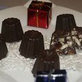 mini cannelés de Noel  au chocolat, cerises, amandes et noisettes caramelisés , spéculos