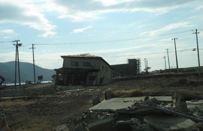 Penser à Tôhoku (Et la côte Est du Japon touchée par le tsunami du 11 mars 2011)