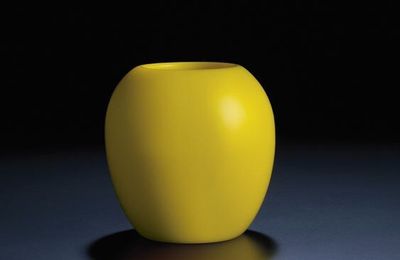 A very rare imperial yellow glass vase, Yongzheng four-character mark within double-squares and of the period (1723-1735