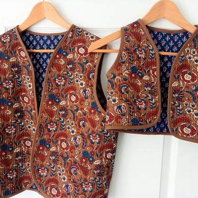 Un gilet sans manches, le même ou presque...