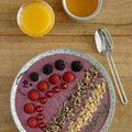 SMOOTHIE BOWL MÛRE, BANANE, FRUITS ROUGES, QUINOA & GRAINES