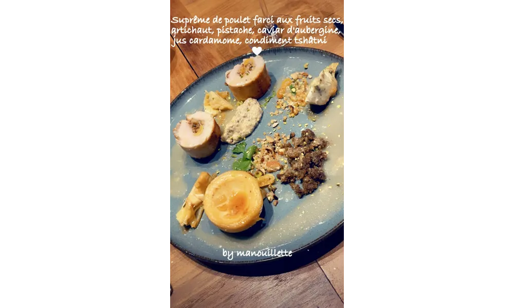 Suprême de poulet farci aux fruits secs, artichaut, pistache