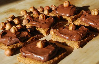 Biscuits croquants aux noisettes et au chocolat