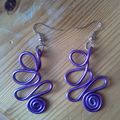 boucles d'oreilles en fil d'alu violet