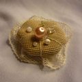 broche en tissu et dentelle ancienne 