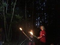 Chamallow grillés, feu de camp...et dégustation de vers...