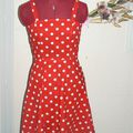 Robe rouge a pois blanc