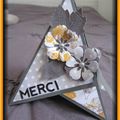 Carte pyramide "Merci" (jaune/gris)