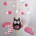 Mobile hibou en rond rose