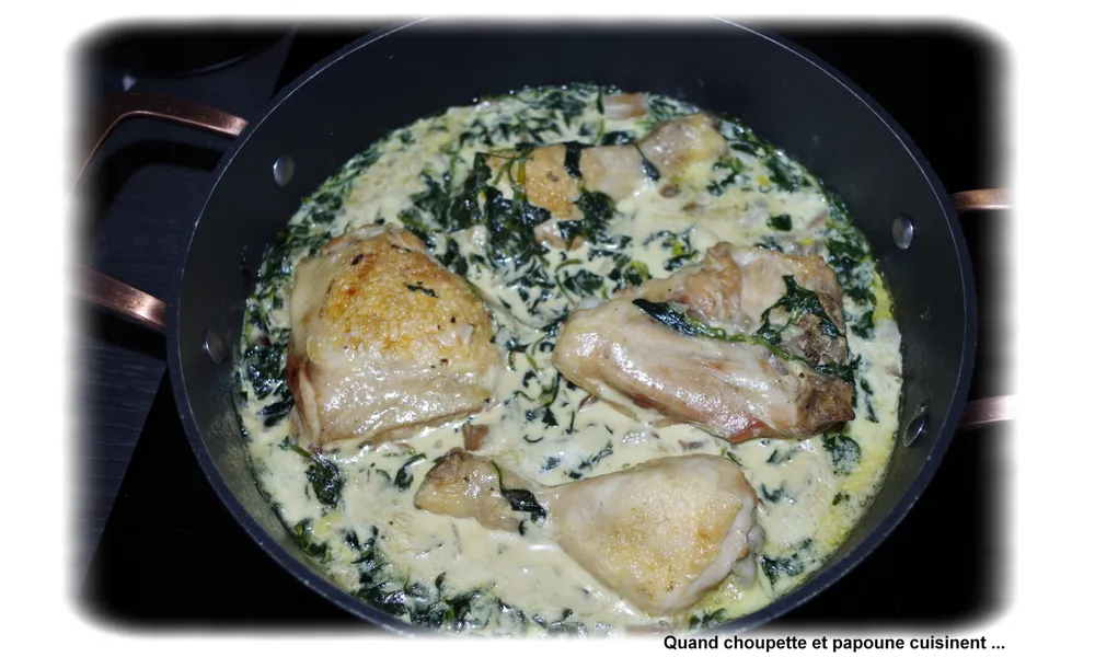 CUISSE DE POULET A LA SAUCE CREMEUSE