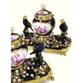 Rare paire de petits pots-pourris en porcelaine de Vincennes et bronze doré d'époque Louis XV
