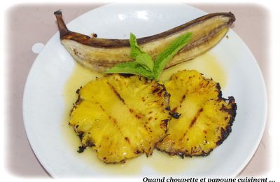 ANANAS ET BANANES RÔTIS, SAUCE AU RHUM