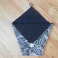 pochette ou porte-monnaie en tissus noir et zèbre