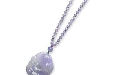 A jadeite pendent necklace 
