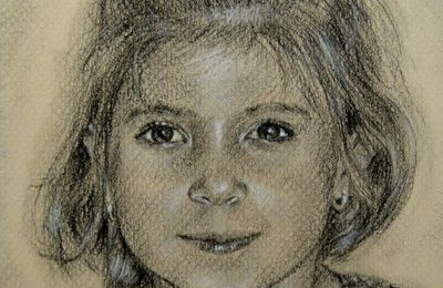 ** NOUVEAU RENDU : Portrait 18x24cm - Fusain et Crayon blanc sur papier jauni.