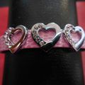 bracelet rose pâle simili cuir, passant coeur strass argenté