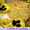 Cake jaune de printemps, au citron, pommes fraiches et sèches 