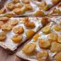 Tarte flambée sucrée aux mirabelles et à la vanille