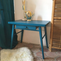 Bureau enfant bleu pieds compas