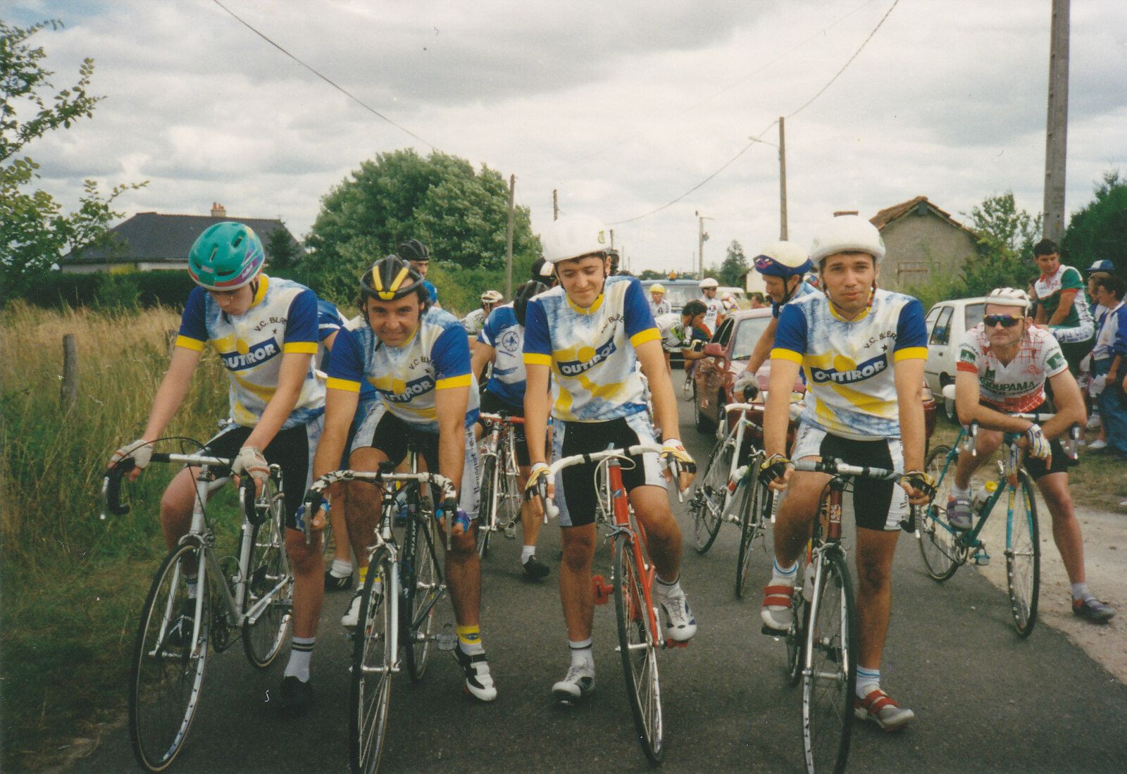 Jr-53- Saint Martin-des-Champs. Peloton-1960-70-80-90-club-cycliste-Aulnay-Etoile-Sportive-Nord-Est-Velo Club Bondy -Club Cycliste Bourré - velo-club-Amboisien-Amboise-37.- Velo-Club-Blérois-Bléré-37-