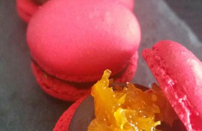 Mes douceurs du jours......macarons chocolat noir et coeur d'orange confite au miel et piment d'Espelette