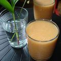 Smoothies banane orange pomelos