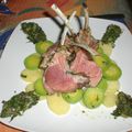 Carré d'Agneau sous sa croûte d'épice - Pommes fondantes et courgettes Trompettes