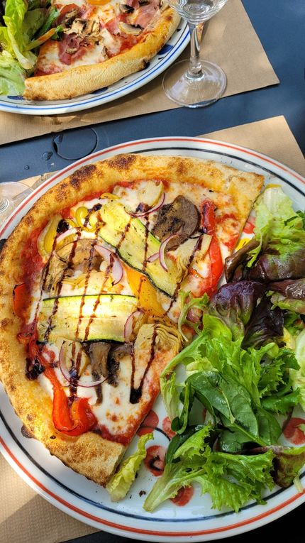 ...Pizzeria la Trattoria à Sathonay camp... 