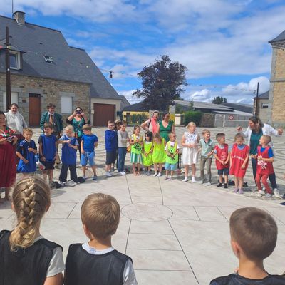 Quelle animation sur la place de la mairie!