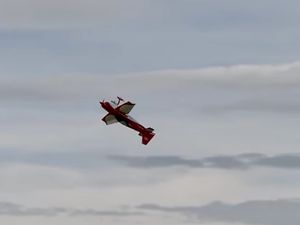 Un Fly Baby, un jet lors d’un meeting aéromodélisme.
