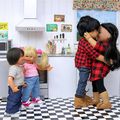 Nirlik décore la cuisine, couture et baiser compris !