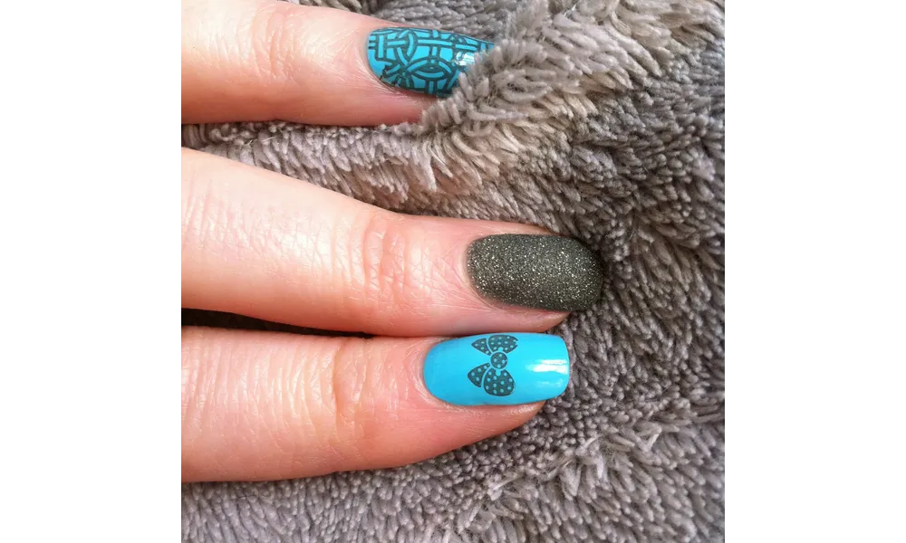 [zongles] Du gris, du bleu, du stamping, de l'holo : un beau bazar !